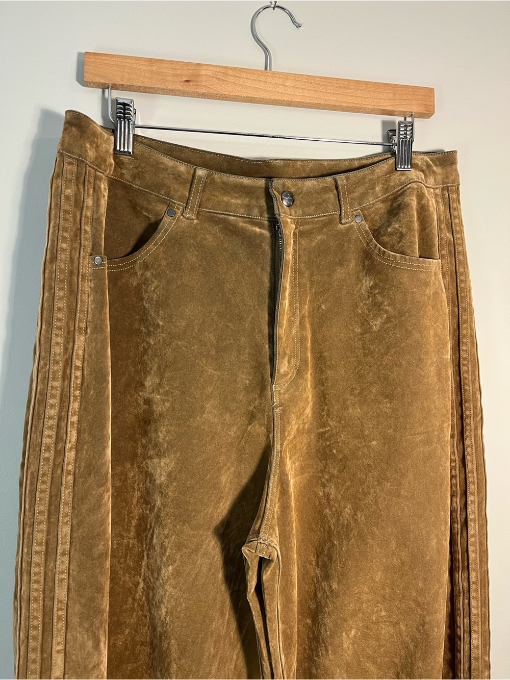 Women's Adidas Adibreak Velvet Brown Brushed Twill Pant JY2395 Size 3232 - Picture 2 of 12